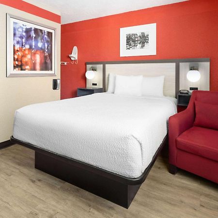 Hotel Ramada By Wyndham Parsippany Exterior foto