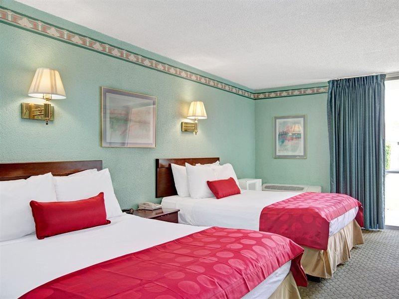 Hotel Ramada By Wyndham Parsippany Exterior foto