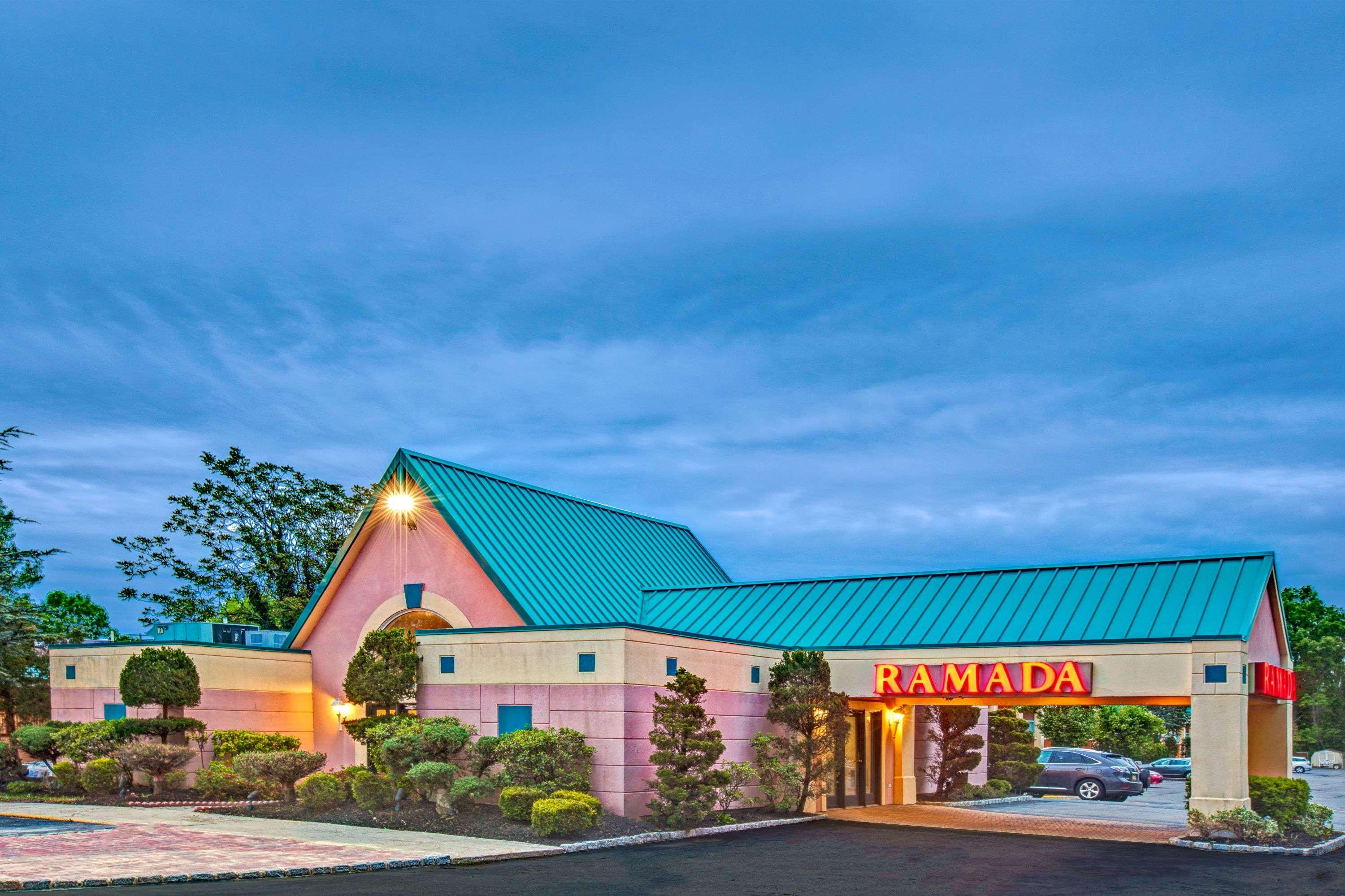 Hotel Ramada By Wyndham Parsippany Exterior foto